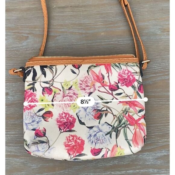 Aldo Floral Crossbody Bag Buckle Detail - Picture 3 of 9